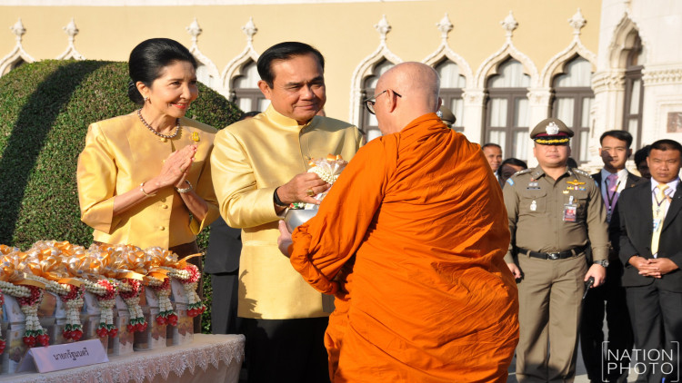 นายกฯ นำคณะทำบุญปีใหม่ก่อน ประชุมครม.