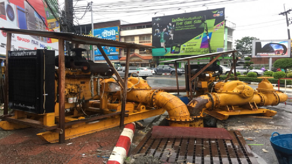 กรมชลฯ เตรียมพร้อมเครื่องสูบน้ำ เครื่องจักร รับมือเต็มพิกัด