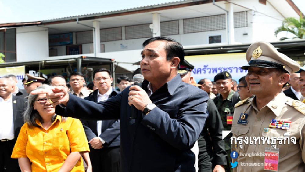 นายกฯลงพื้นที่เมืองคอน มอบถุงยังชีพ ยืนยันไม่มีล้มเลือกตั้ง 