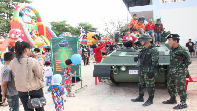 ทบ.จัดงานวันเด็กสนามเป้า-ขนยุทโธปกรณ์โชว์เพียบ