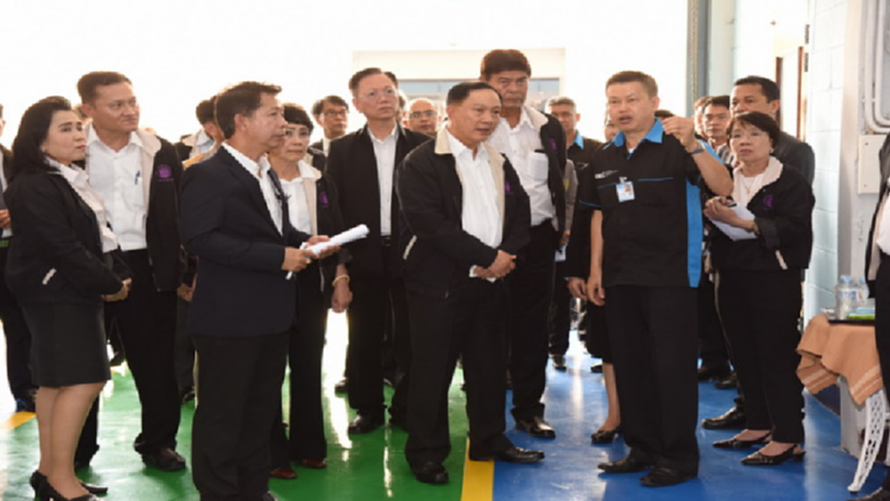 รมว.แรงงาน บุกชลบุรี ติดตามศูนย์บริหารแรงงานอีอีซี 