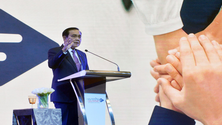 นายกฯซัดพวกด่าประเทศตัวเองใช้ไม่ได้