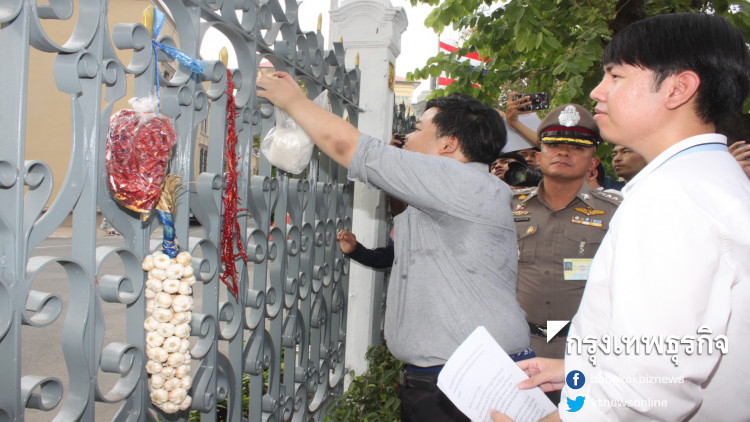 ตร.ดุสิตยื่นผัดฟ้อง 'เพนกวิน-บอล' ชุมนุมไล่นายกฯ รอบแรก 6 วัน
