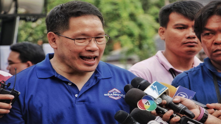 พปชร.มั่นใจเสนอชื่อ 'ประยุทธ์' ชิงนายกฯไม่ขัดรธน.