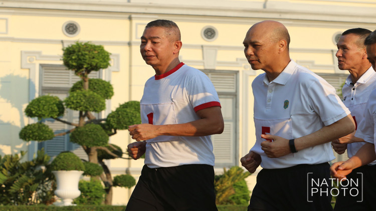 กองทัพ 'สตรอง-รักกัน' แม้ถูกโจมตี