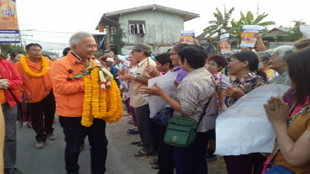 'สุวัจน์' เดินตลาดแม่จันหาเสียงช่วยผู้สมัคร ส.ส. เชียงราย