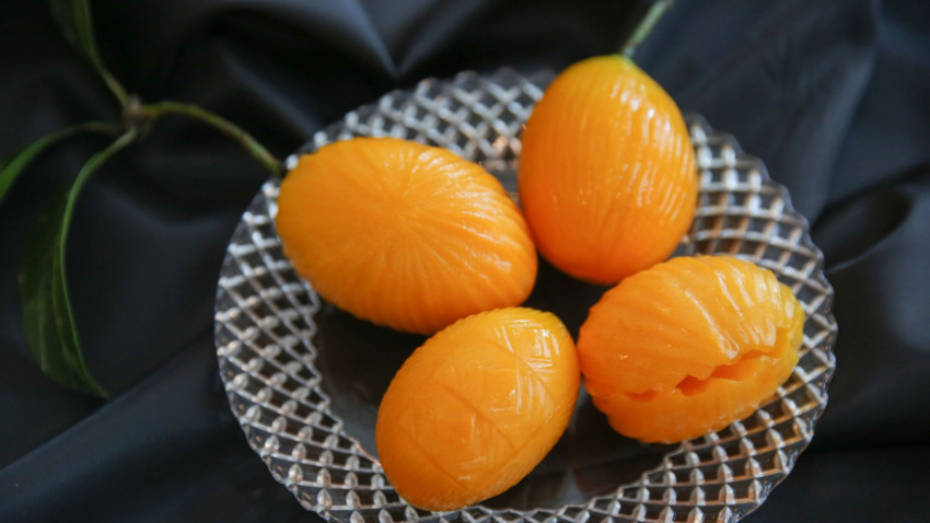 ริ้วมะปราง...ในโถแก้ว