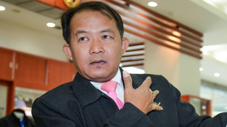 'ศรีสุวรรณ' นัดตั้งโต๊ะล่าชื่อถอดถอนกกต.