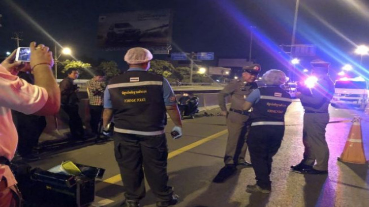 หนุ่มรอยสักเต็มตัว ถูกยิงดับ ปลอกกระสุนเต็มถนนกาญจนาฝั่งขาออก