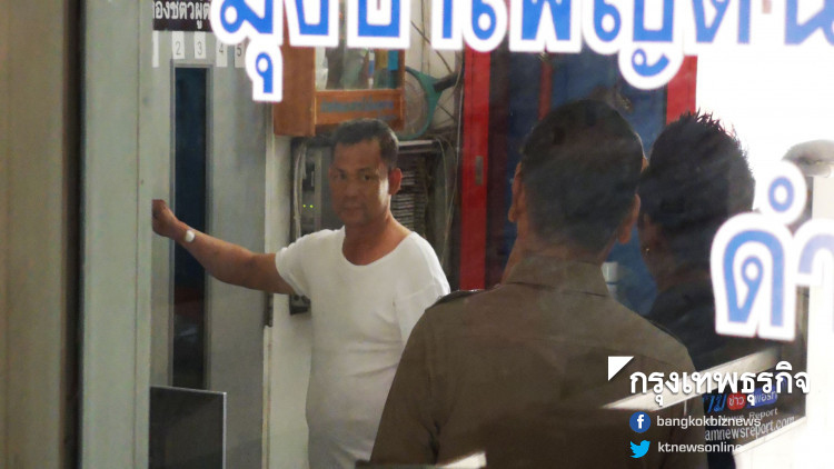 ตร.ทำแผน-จำลองเหตุการณ์พ่อเลี้ยงโหดบนโรงพัก