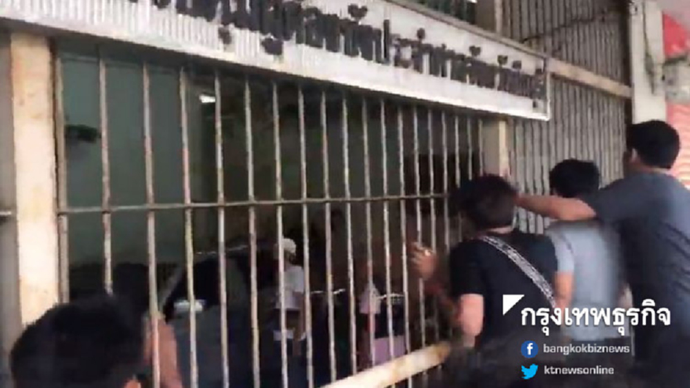 หวิดรุมประชาทันฑ์! พ่อเลี้ยงโหด ขณะนำตัวตัวส่งศาล