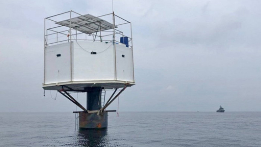 ผบ.ทัพเรือภาค 3 ย้ำดำเนินคดีตามกฎหมาย 2 สามีภรรยาสร้างบ้านลอยน้ำใกล้ภูเก็ต