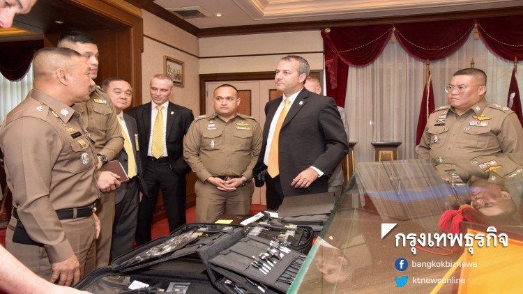 โฮมแลนด์ซิเคียวริตี้-ตร.ออสซี่ มอบอุปกรณ์พิเศษ ให้ตร.ไทย