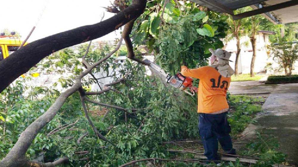 เกิดวาตภัยพื้นที่สุโขทัย เร่งสำรวจความเสียหาย ให้การช่วยผู้ประสบภัย