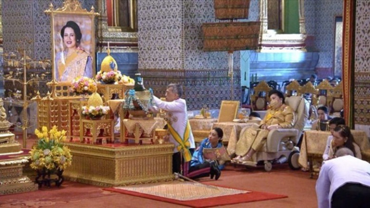 เฉลิมพระนามาภิไธย พระบรมราชชนนีพันปีหลวง