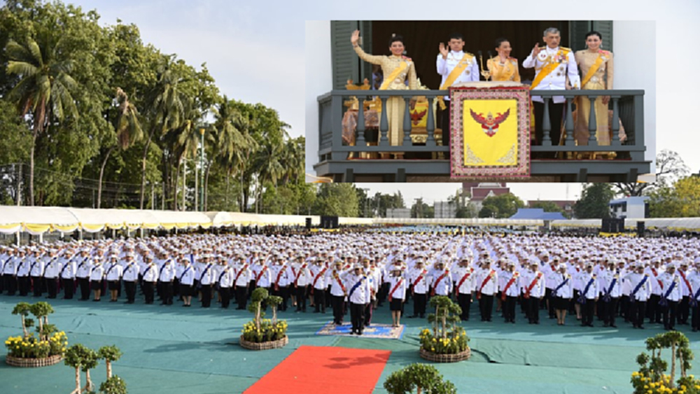 ชาวพิษณุโลกร่วมหมื่นห้าพันคน แซ่ซ้องสรรเสริญ ร.10 เสด็จออกสีหบัญชร