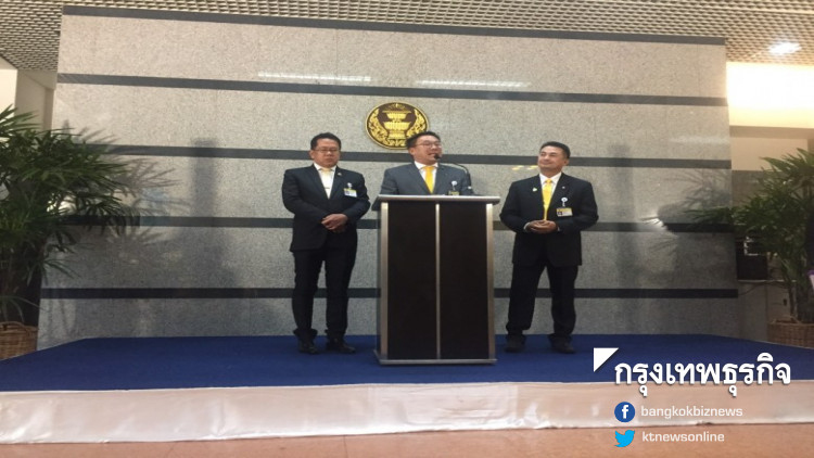 พท.ไล่ล่า 'งูเห่า' หลังโหวตรองปธ. จี้ 'ชวน' ตรวจสอบ