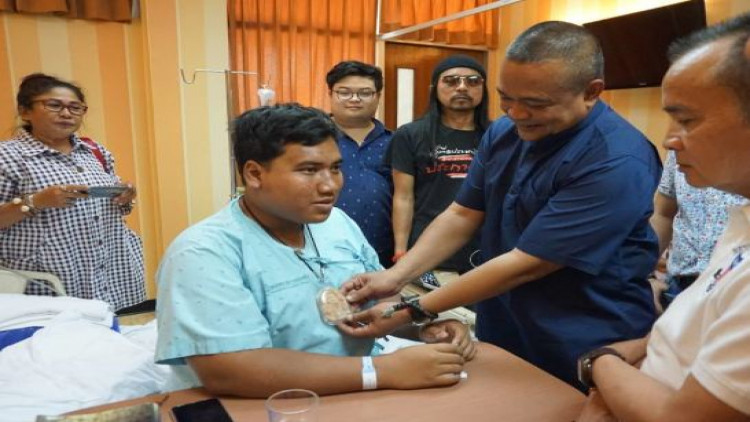 'จตุพร-สันธนะ' รุดเยี่ยม 'จ่านิว'