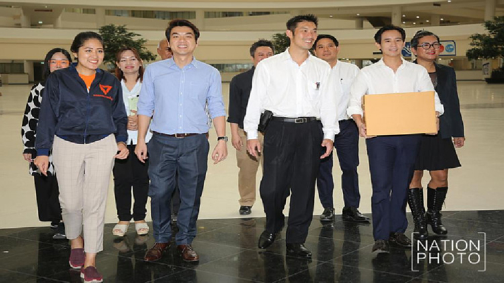 อนค.แจง 'ธนาธร' ขอศาลรธน.30วัน ปัดเปิดหลักฐานปูดซื้อส.ส.120ล้าน