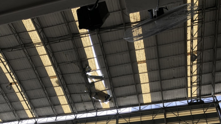 ครูเล่าวินาทีระทึก เครนถล่มใส่หลังคาโรงยิม ร.ร.อัสสัมชันคอนแวนต์