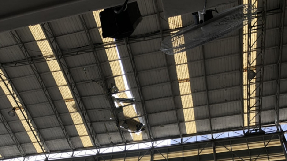 ครูเล่าวินาทีระทึก เครนถล่มใส่หลังคาโรงยิม ร.ร.อัสสัมชันคอนแวนต์