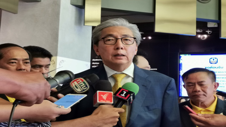 "สมคิด"เชื่อครึ่งหลังเศรษฐกิจดีขึ้น