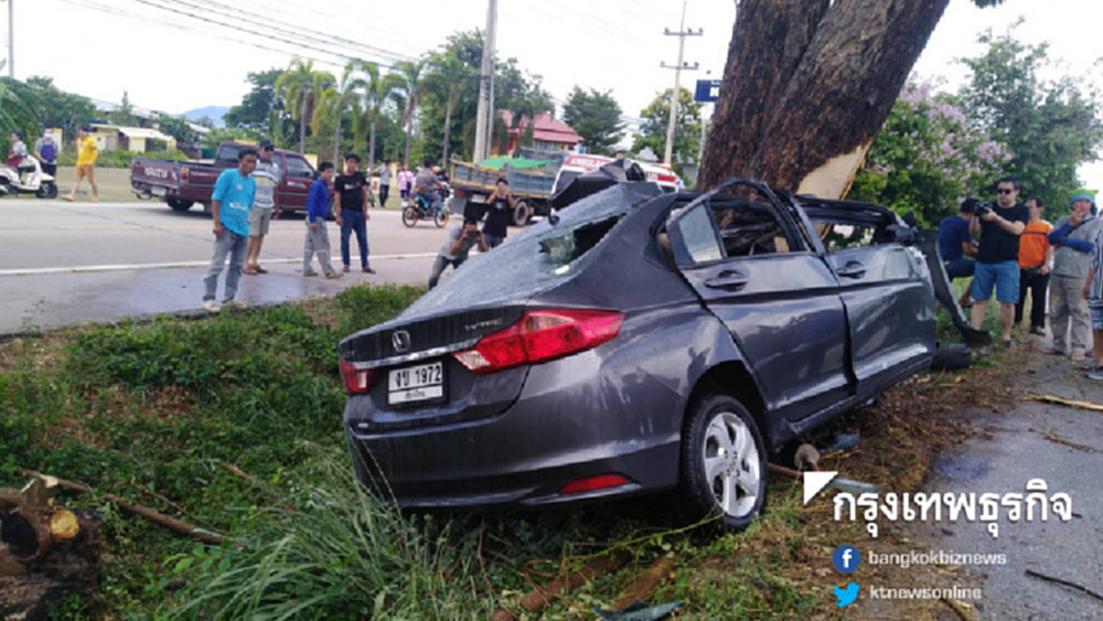 หนุ่มโคราช ซิ่งเก๋งหลับในอัดต้นไม้รถเกิดไฟลุก ดับอนาถ