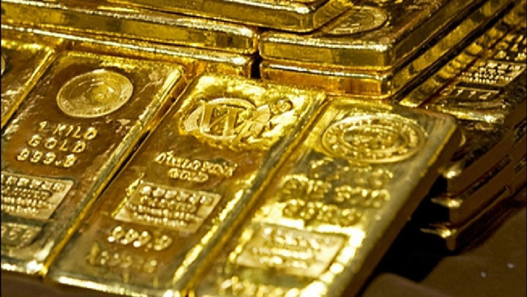 Золото картинки. Gold is expensive. Маленькие слитки золота. Золото всегда в цене. Деньги алмаз.