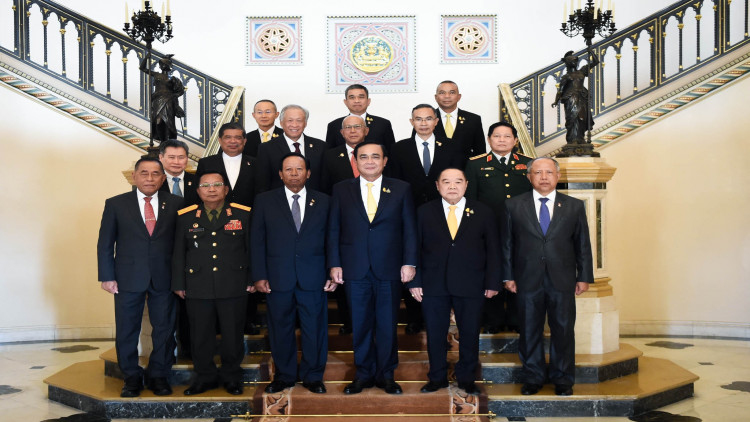 10 รัฐมนตรีกลาโหมอาเซียน พร้อมด้วยเลขาธิการอาเซียน เข้าเยี่ยมคารวะนายกฯ