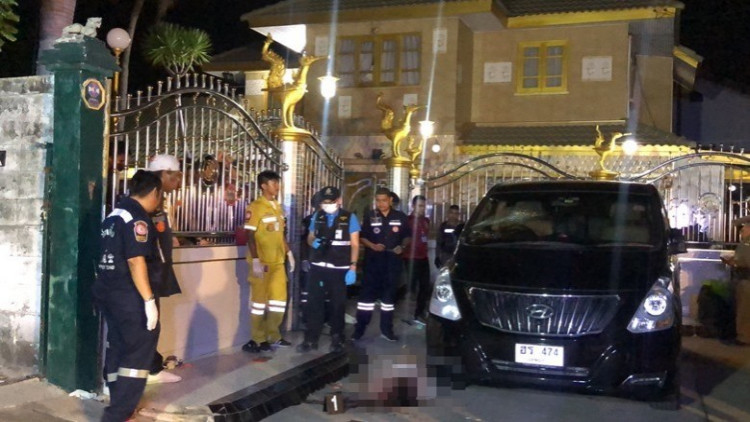 รถชนขับตามมาเคลียร์ โดนกระถางทุบหัวดับหน้าบ้านแจ๊ส ชวนชื่น