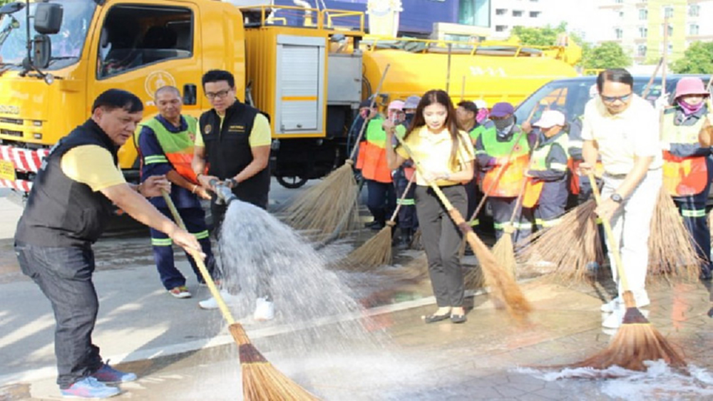 รองผู้ว่า กทม. นำทีมBig Cleaning Day บางเขน ทำความสะอาดและปรับภูมิทัศน์ริมถนน