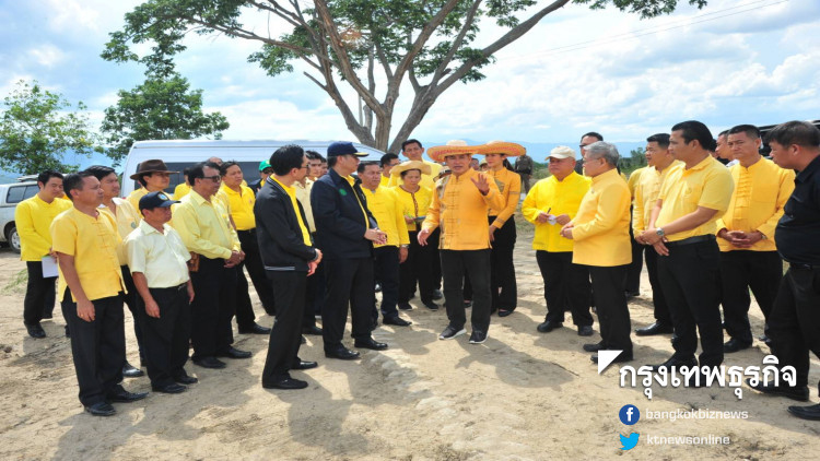 ‘ธรรมนัส’ พบปะเกษตรกรในพื้นที่ภัยแล้ง จ.พะเยา