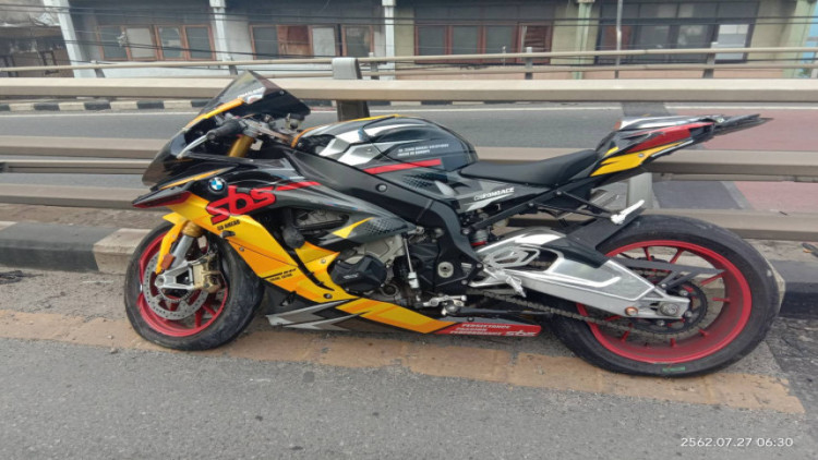 ลูกชายเจ้าของค่ายเพลงดัง ควบบิ๊กไบค์แหกโค้งดับ