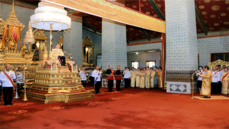 'ในหลวง' เสด็จฯออกมหาสมาคม พระราชพิธีเฉลิมพระชนมพรรษา