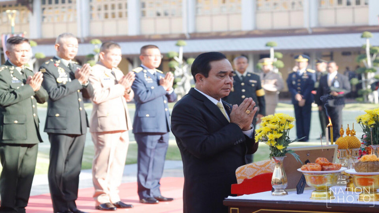 'ประยุทธ์' เข้ากระทรวงกลาโหม สักการะสิ่งศักดิ์สิทธิ์