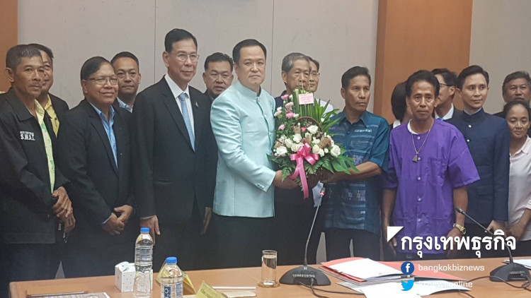 'อนุทิน' ลงนามกฎหมายสธ. 3 ฉบับ ไขก๊อกกัญชา คืนสิทธิ์หมอพื้นบ้านกว่า 3 พันคน