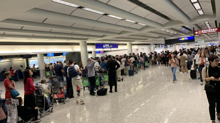 สนามบินฮ่องกงเปิดให้บริการตามปกติ