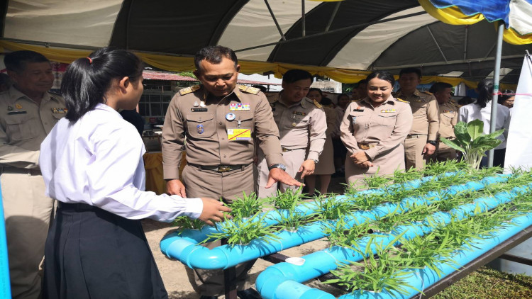 องคมนตรี ตรวจเยี่ยมและร่วมประชุมขับเคลื่อนยุทธศาสตร์มหาวิทยาลัยราชภัฏ