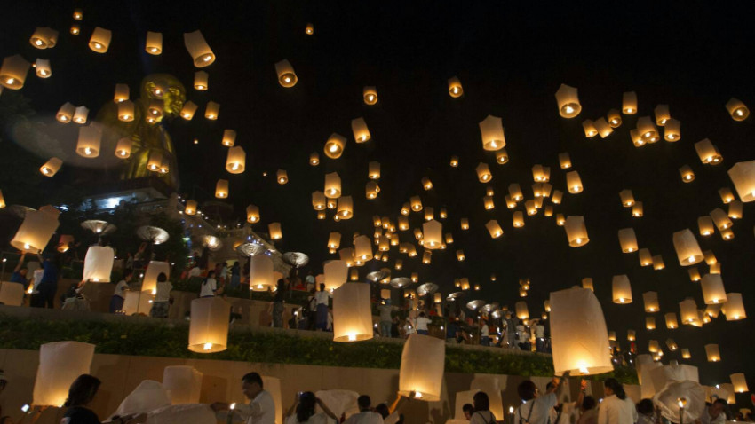 'โคมลอย' ลอยห่างจากคนท้องถิ่นไปทุกขณะ