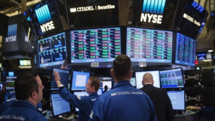 คำสั่งขายทำกำไรฉุดดาวโจนส์ร่วงกว่า 100 จุด