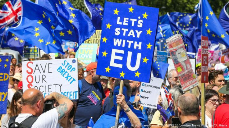 อังกฤษชุมนุมค้านนายกฯ บล็อคสภาขวาง “เบร็กซิท”