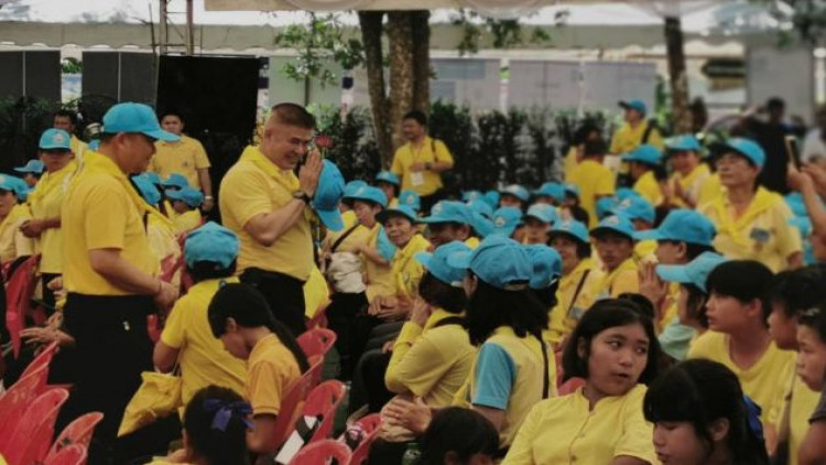'ธรรมนัส' ลงพื้นที่พะเยา ปชช.แห่ให้กำลังใจเนืองแน่น