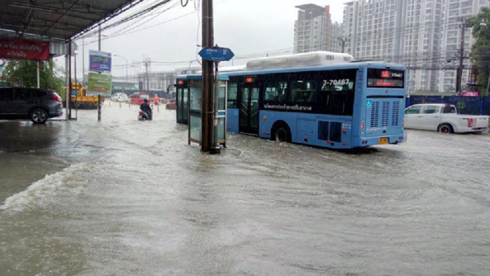 'กรุงเทพฯ -ปริมณฑล' ฟ้าปิด ฝนเท-น้ำรอระบาย