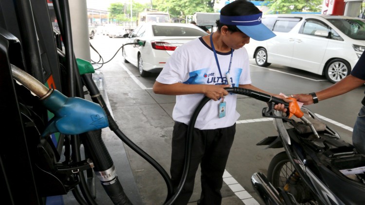 คนไทยใช้น้ำมันพุ่ง4% เตรียมลดหัวจ่ายกลุ่มเบนซิน