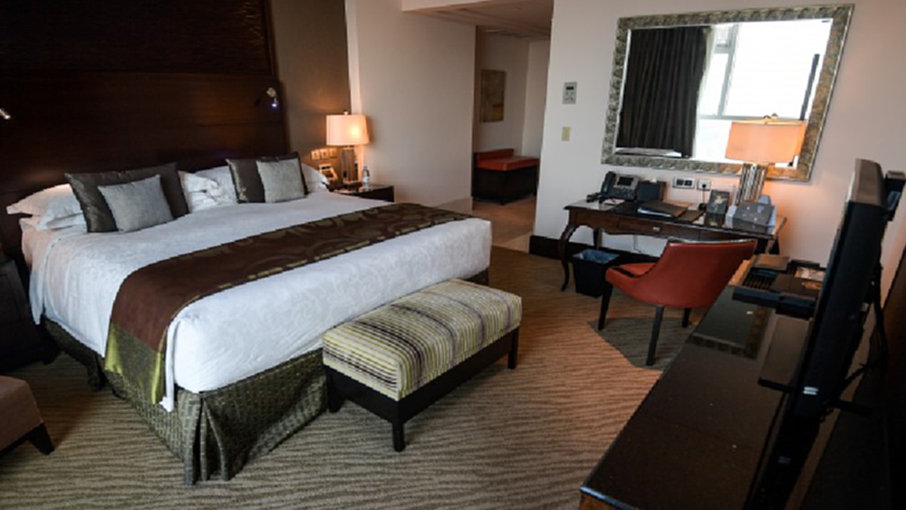 ซาอุฯไฟเขียวคนโสดต่างชาติพักห้องเดียวกันได้ 