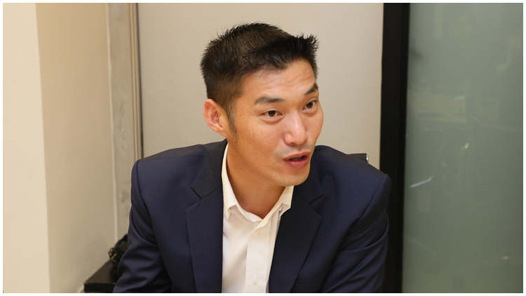 'ธนาธร' ย้ำจุดยืนเลิก 'รธน.' ทั้งฉบับ ลั่นต้องปฏิรูป กอ.รมน. 