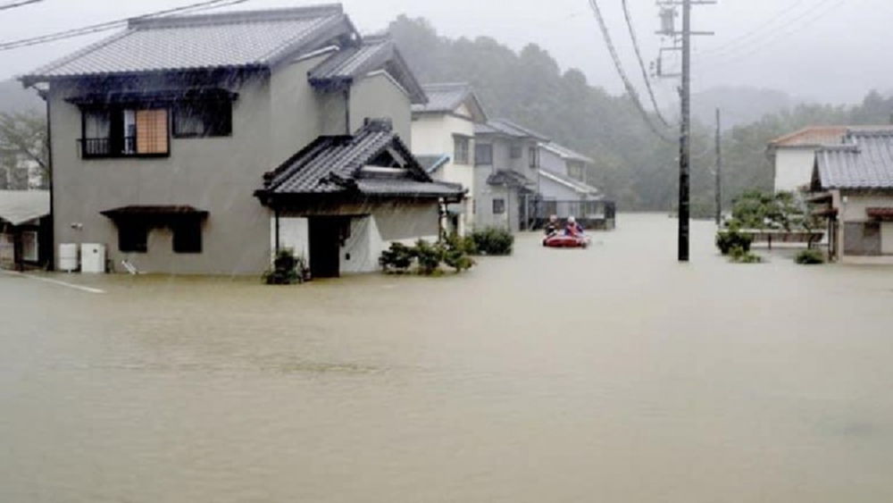 ทหารญี่ปุ่นช่วยเหลือประชาชนหลังไต้ฝุ่น“ฮากิบิส”พัดผ่าน