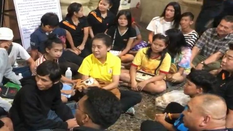 'ครูโอ๊ะ' ลงพื้นที่หัวลำโพงติดตามปัญหาเด็กเร่ร่อนในเมืองหลวง