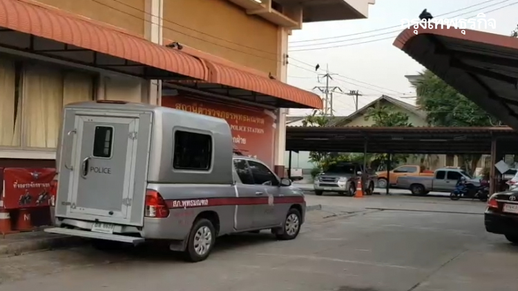 เช้านี้ไร้ปชช.เฝ้าหน้าโรงพัก รอส่งหนุ่มแว่นไปศาล