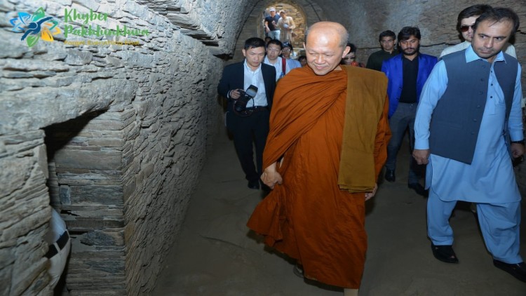 พระอารยวังโสลั่น ‘ระฆังสันติภาพ’ กังวานก้องปากีสถาน